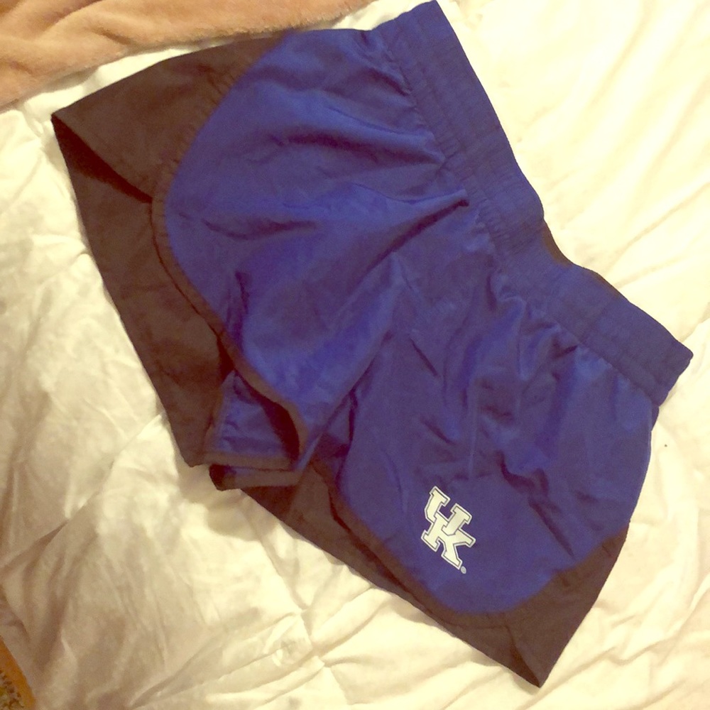 WOMENS ATHLETIC SHORTS •